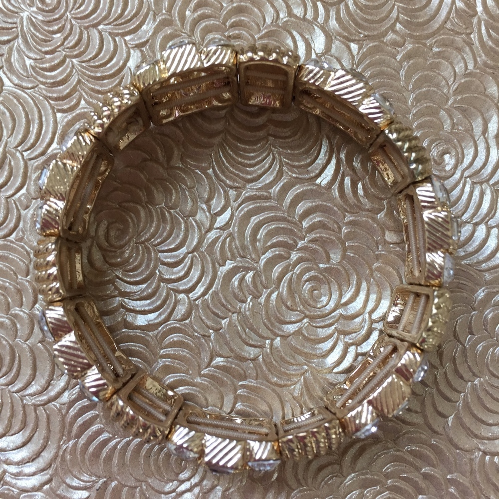 VINTAGE MONET Rhinestone Stretch Bracelet - Picture 4 of 5